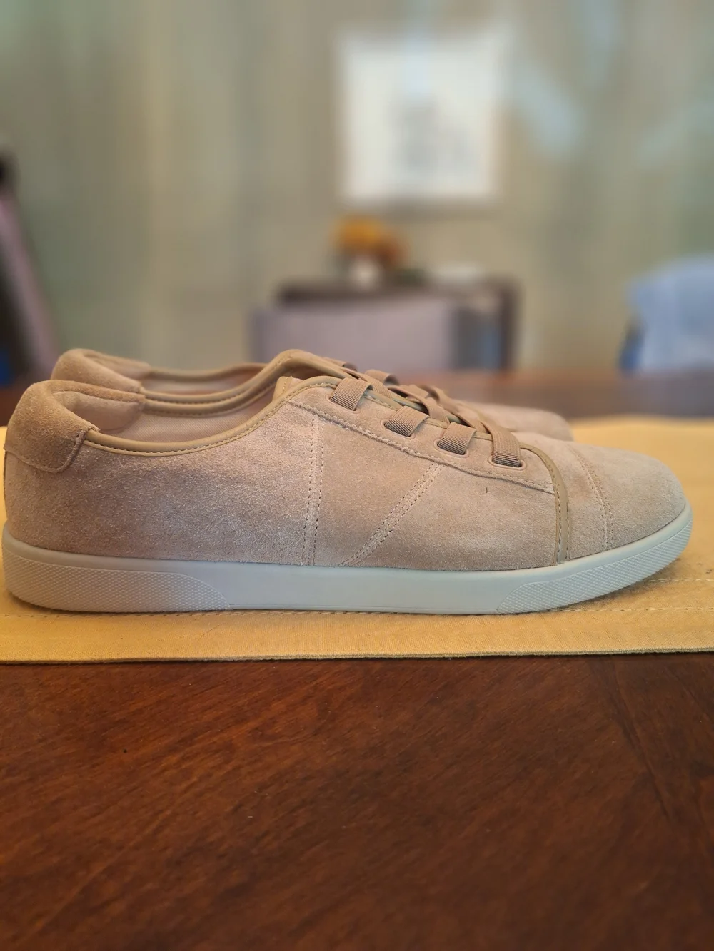 Wide Width Vionic Sandy Suede Lace-Up Sneakers 9.5 Wide